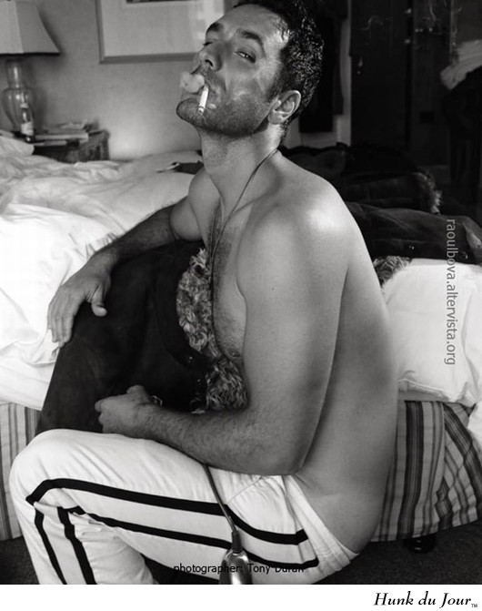 Raoul Bova Smokes In Bed - Hunk du Jour Raoul Bova Smokes In Bed - Hunk du Jour