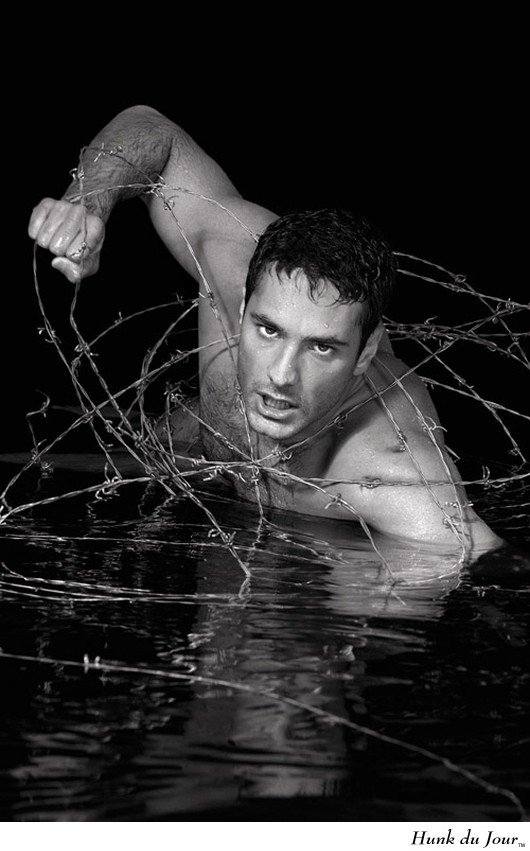Raoul Bova Swims Through Barb Wire - Hunk du Jour Raoul Bova Swims Through Barb Wire - Hunk du Jour