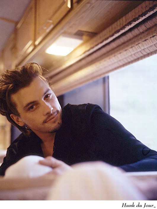 http://www.hunkdujour.com/blog/shirtless-men/530/skeet_ulrich_2.jpg