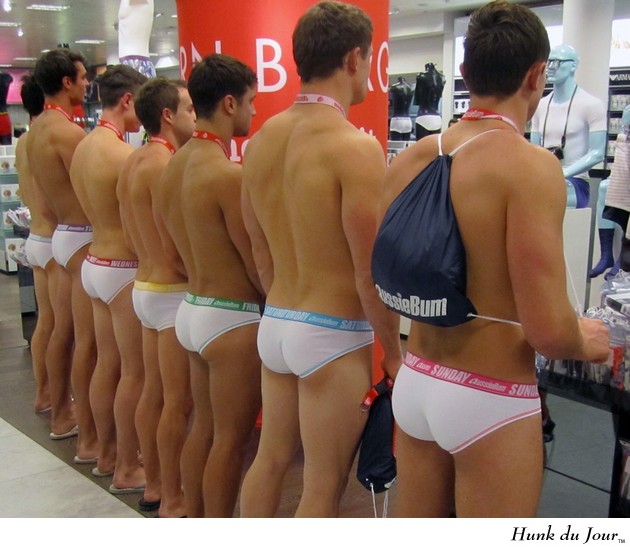 - Hunk du Jour - Hunk du Jour
