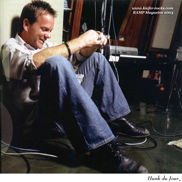 Kiefer Sutherland sitting in a studio - Hunk du Jour Kiefer Sutherland sitting in a studio - Hunk du Jour