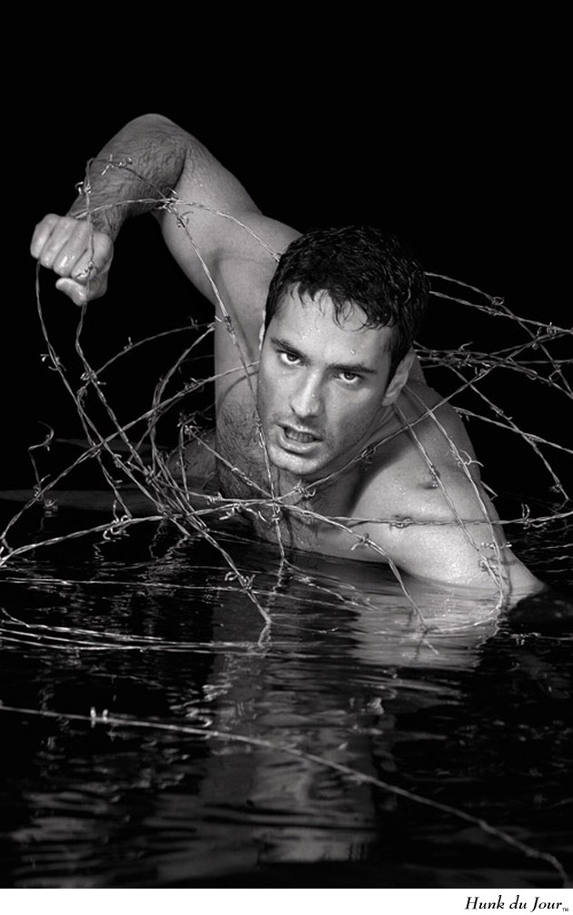 Raoul Bova Swims Through Barb Wire - Hunk du Jour Raoul Bova Swims Through Barb Wire - Hunk du Jour