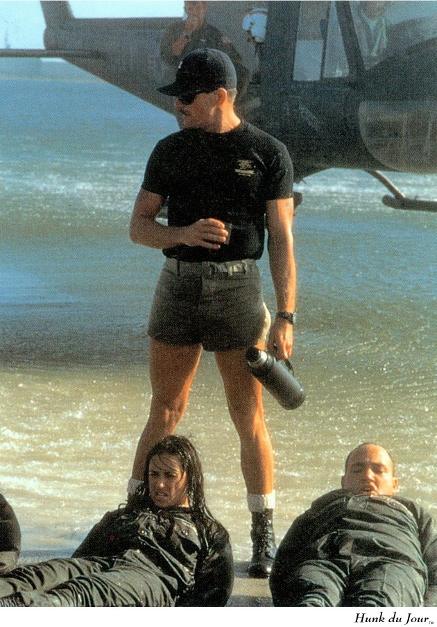 Viggo Mortensen in short shorts, filming GI Jane - Hunk du Jour Viggo Mortensen in short shorts, filming GI Jane - Hunk du Jour